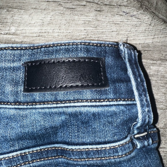 A&F Simone High Rise Super Skinny Distressed Mid wash Size 0/25 - Picture 8 of 8